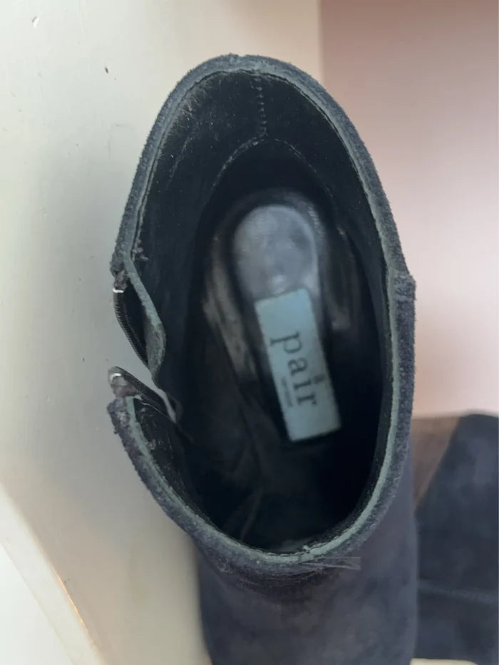 Apair-boots