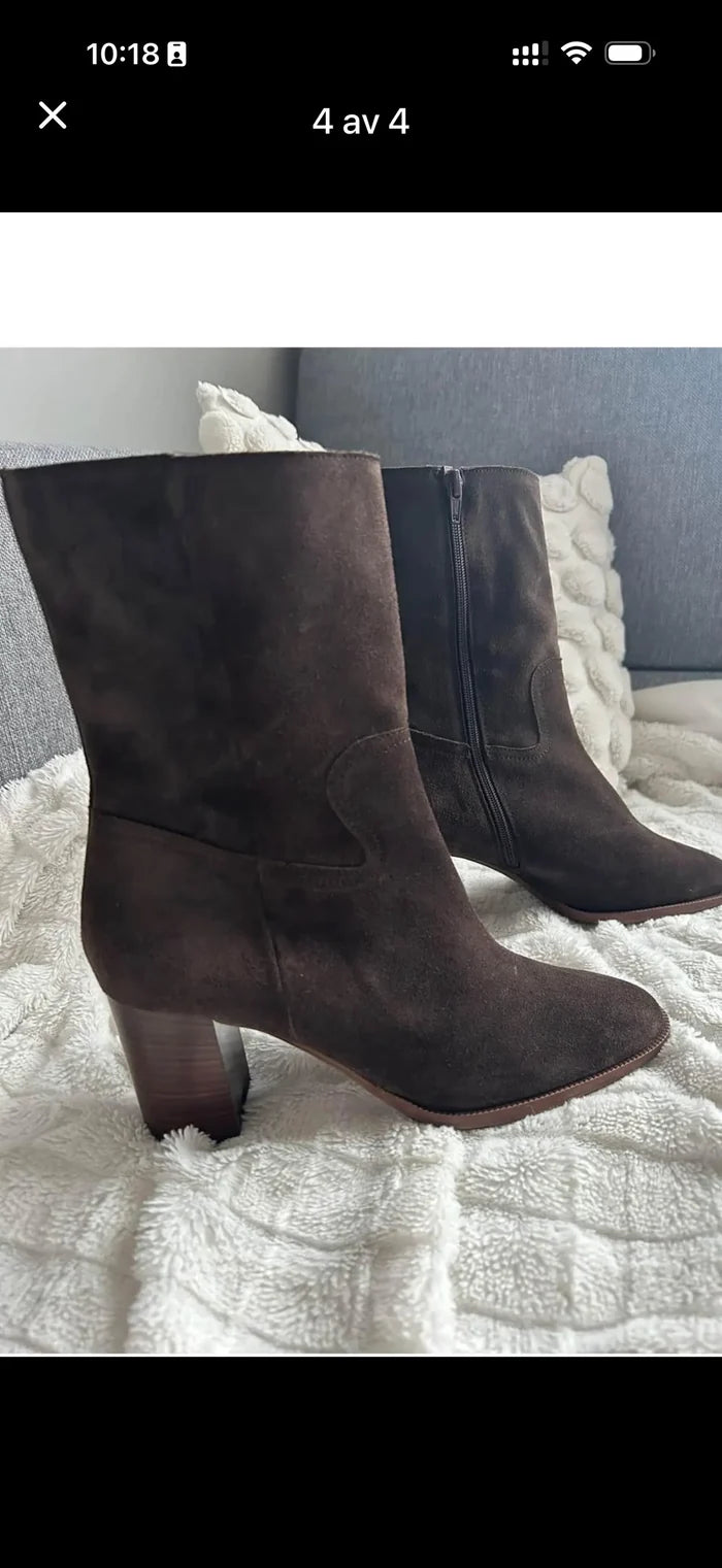 Apair-boots