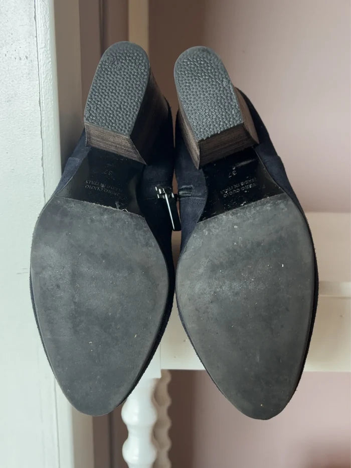 Apair-boots