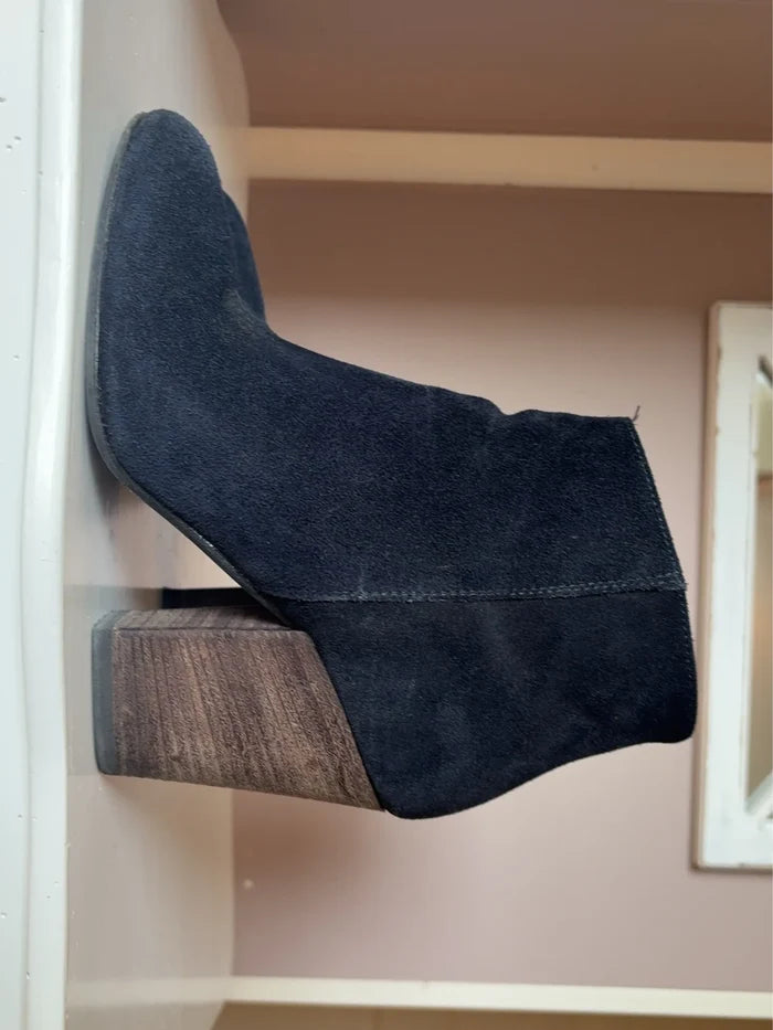 Apair-boots
