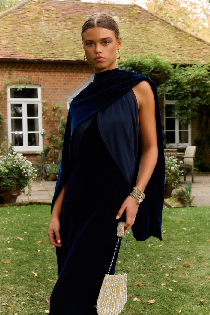 Vestido Támesis Marino maxi halter ceñido de Lady Pipa para invitada de boda.