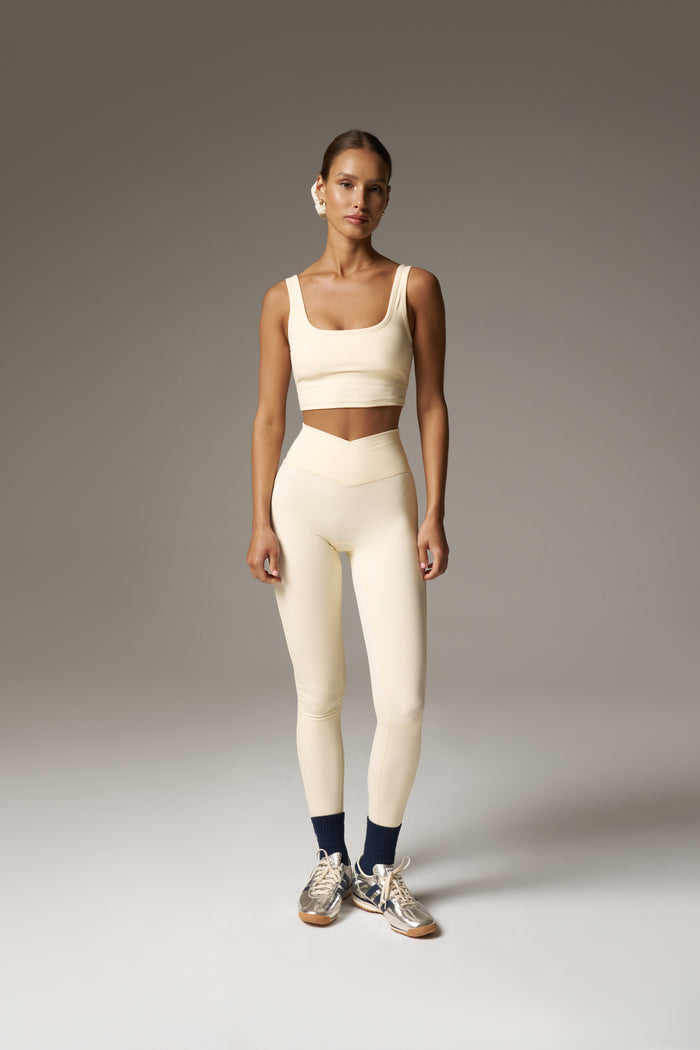 SCULPTING STRETCH EMBLEM SPORTS BRA - BUTTERMILK