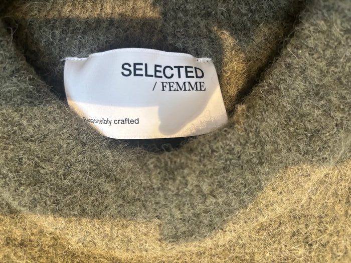 SELECTED-ullklänning