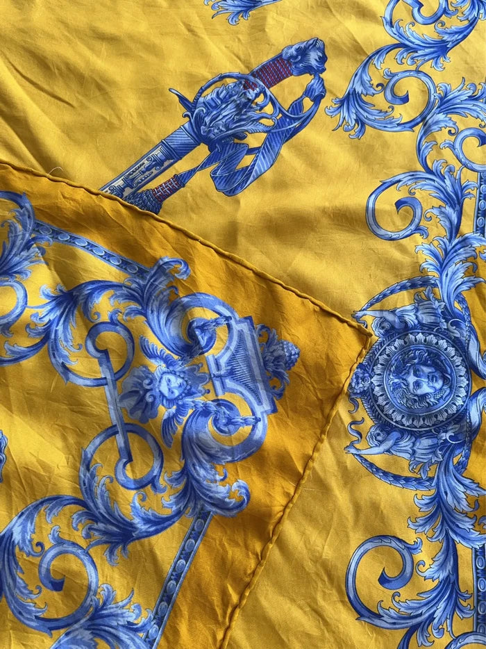 Versace-sidensjal