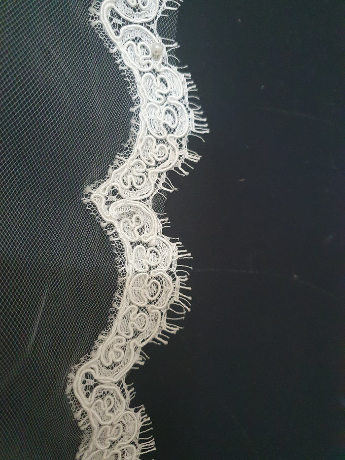 Veil 130misc: Light Ivory Fingertip Veils with Lace Trim